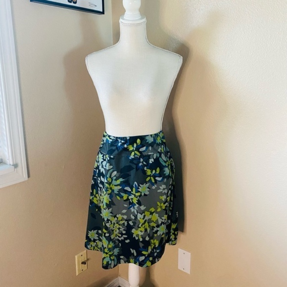 REI floral mini athletic skirt with a zippered pocket, Sz. XL